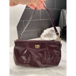 Beautiful Coach Patent Leather Wristlet